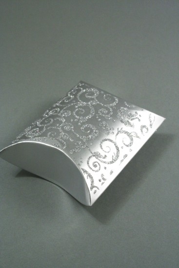 Silver Glitter Scrolls Pillow Pack Gift Box. Size Approx 8cm x 7cm x 3cm. Flat Packed.