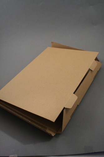 Natural Brown Card Fold Flat Packing Box. Approx Size: 32.5cm x 23cm x 2cm.