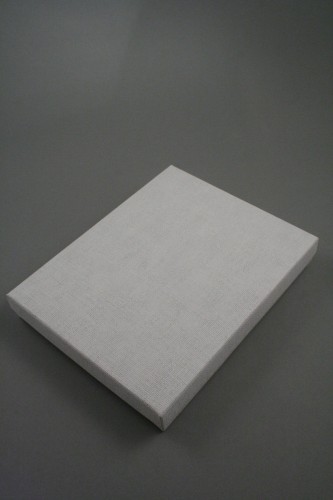 Cream Linen Effect Gift Box with Black Flocked Inner. Approx Size: 18cm x 14cm x 2.6cm.